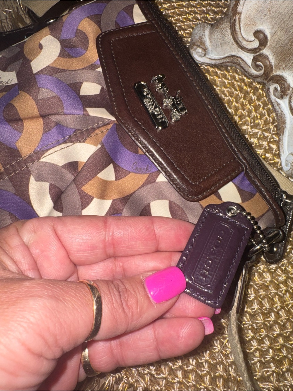 LIKE NEW - Coach Signature Crossbody Bag Calling all Purple Lovers - Picture 4 of 8